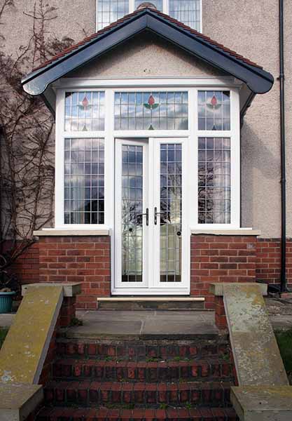 porch with decorative glazing